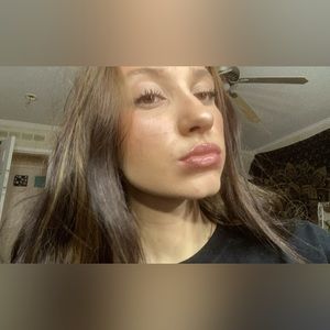 Meet your Posher, Annissa